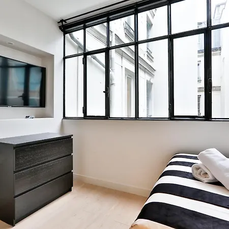 Blue Nights - Sebastopol Apartment Paris