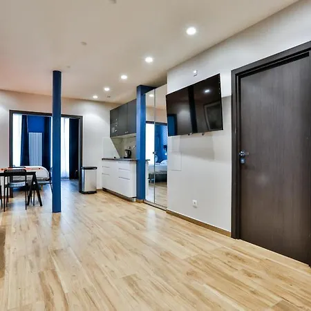 Blue Nights - Sebastopol Apartment