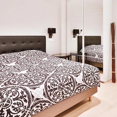 Blue Nights - Sebastopol Apartment Paris