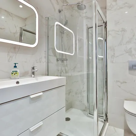 蓝夜公寓 - 塞巴斯托波尔