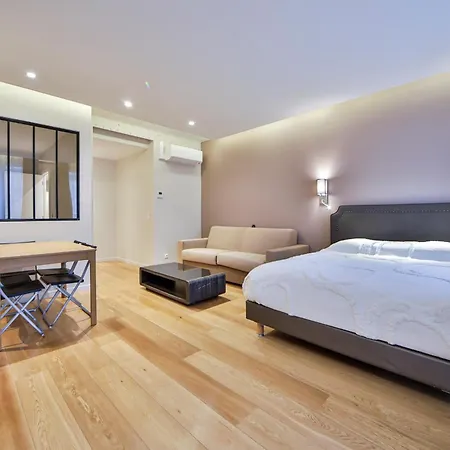 Blue Nights - Sebastopol Apartment Paris