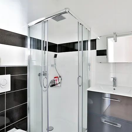 蓝夜公寓 - 塞巴斯托波尔